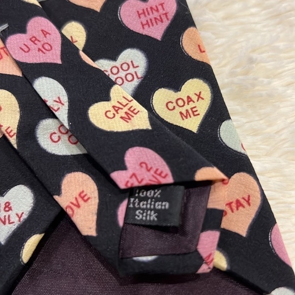 Metropolis 100% Italian silk heart Tie - Picture 6 of 12